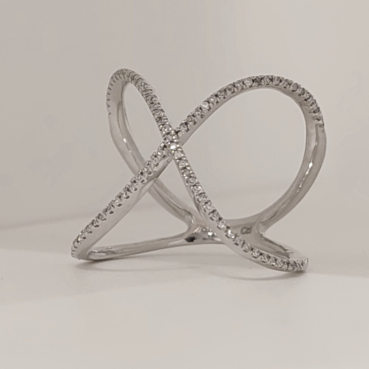 CROSSED RING WITH DIAMONDS