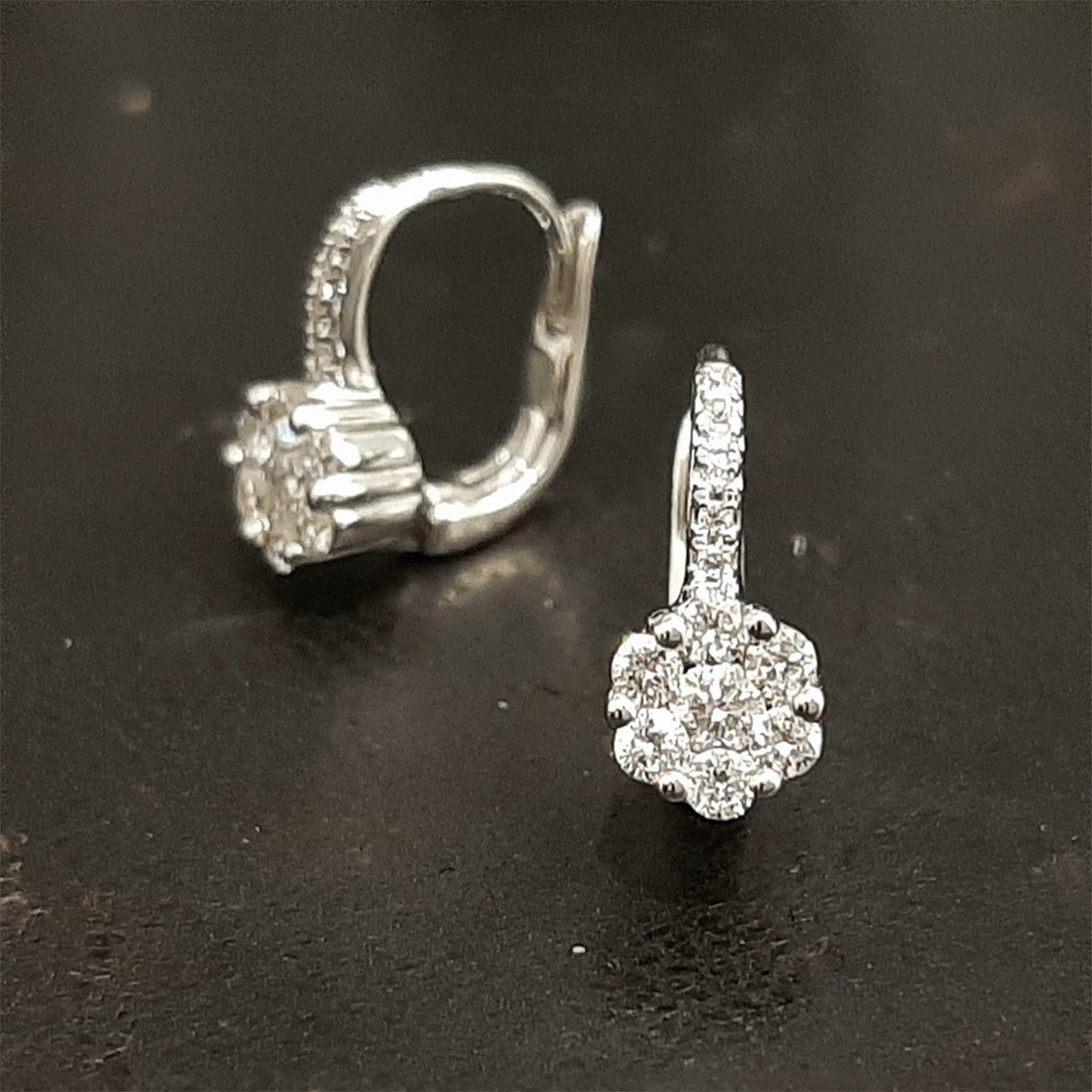PENDIENTES CON 26 DIAMANTES