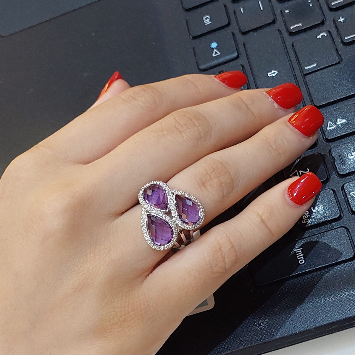 GOLD 3 AMETHYST AND DIAMONDS RING