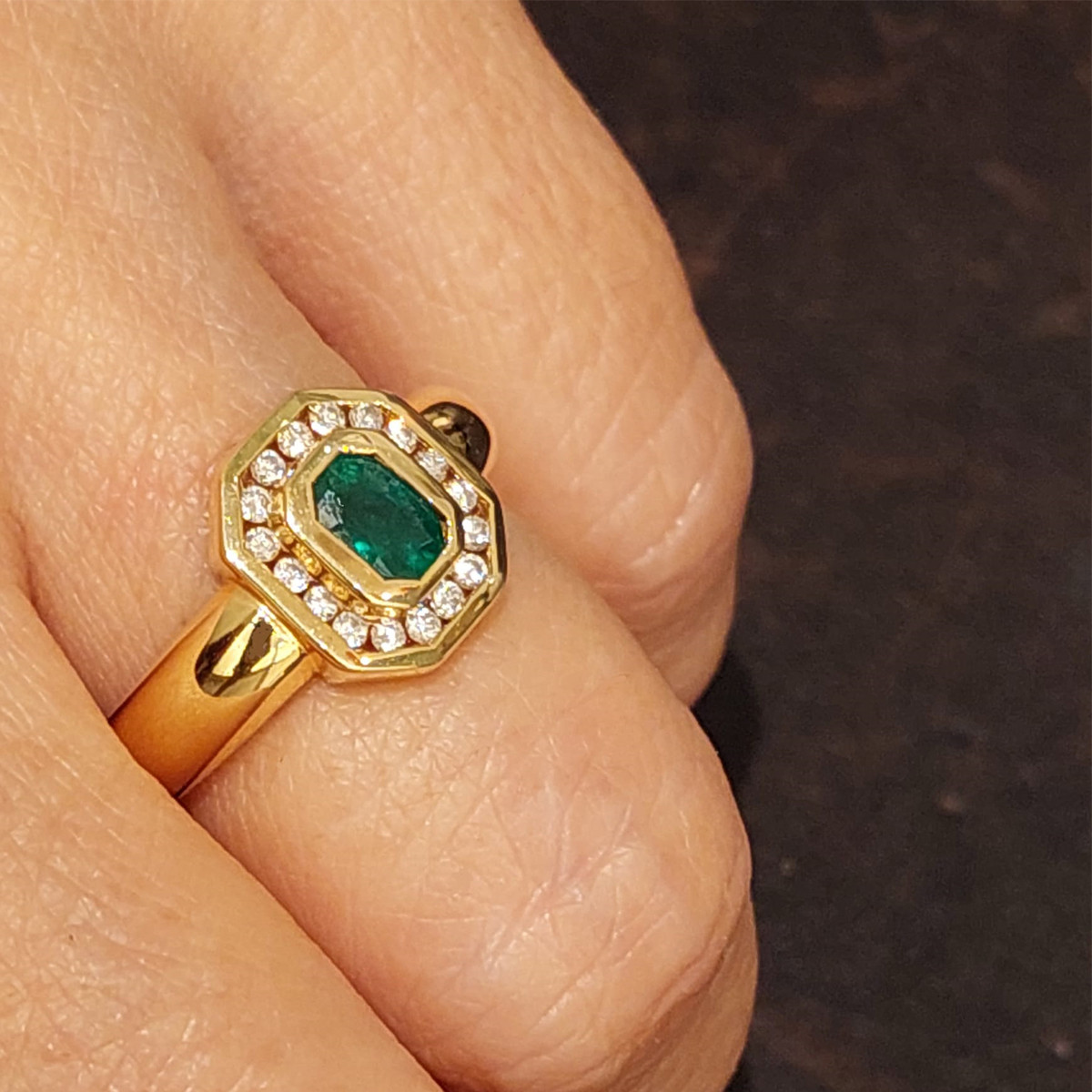 RING ROSETON YELLOW GOLD WITH EMERALD