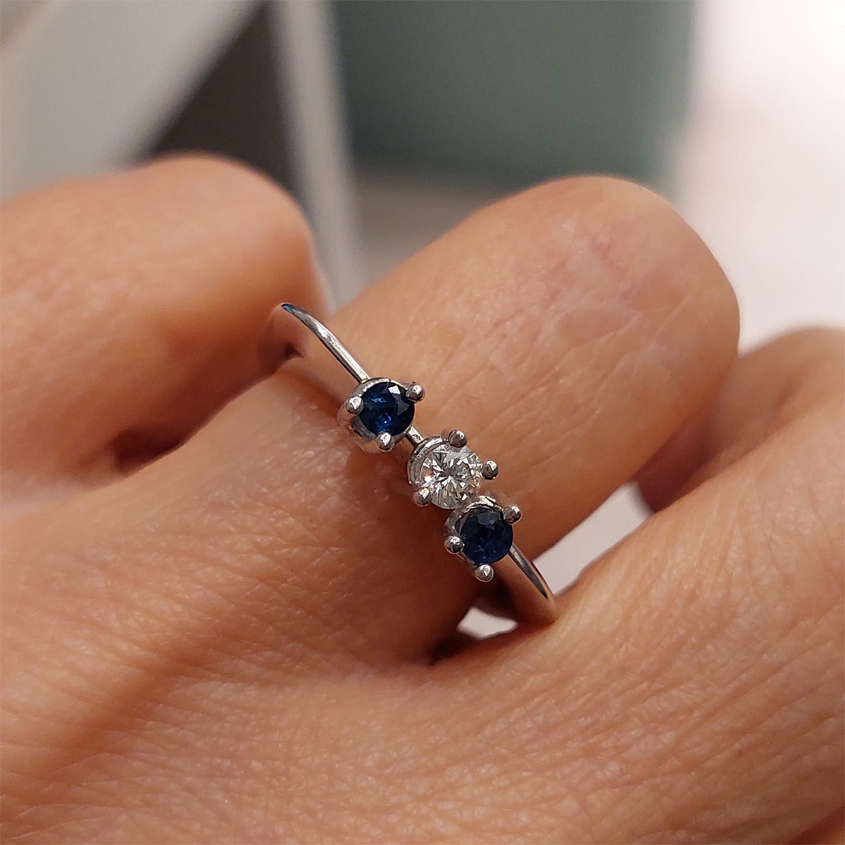 RING 2 SAPPHIRES AND DIAMOND WITH MOVEMENT