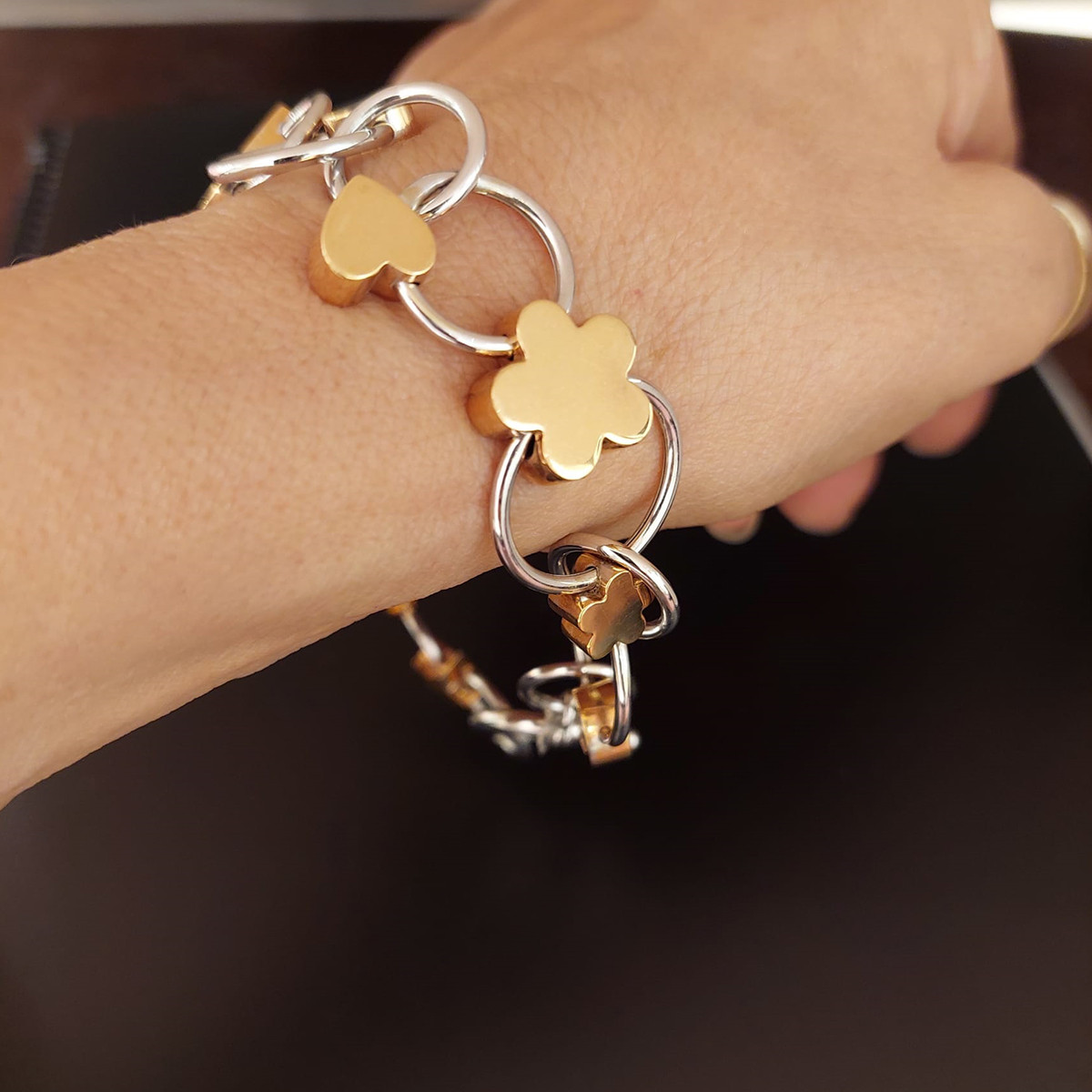 PULSERA  ORO BLANCO CON MOTIVOS ORO ROSA