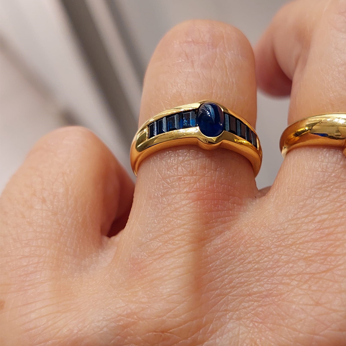 RING YELLOW GOLD AND BLUE SAPPHIRES