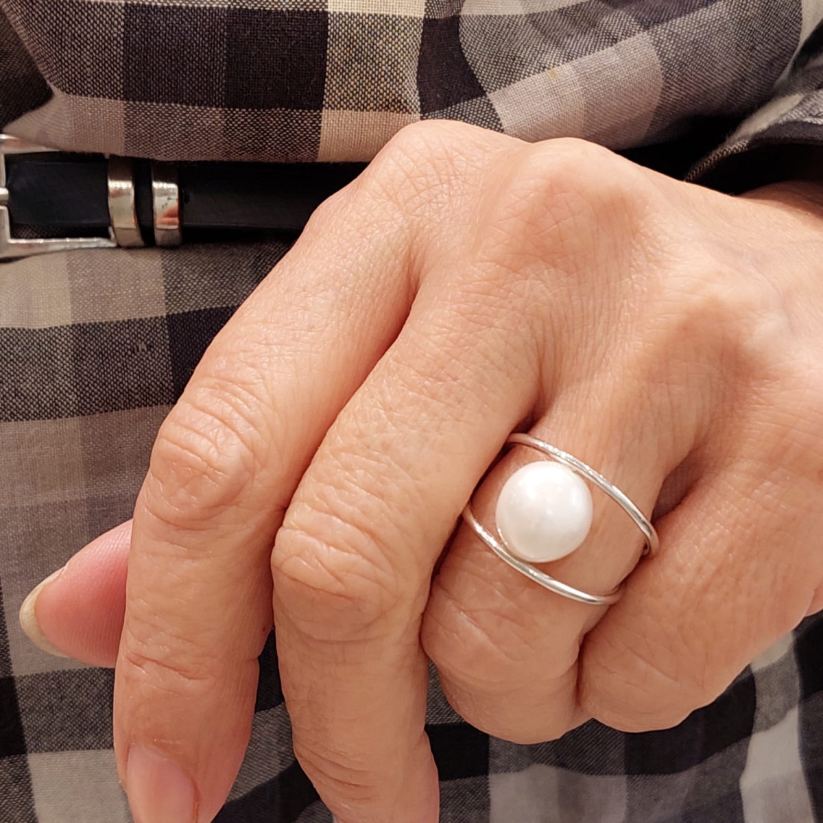 WHITE GOLD RING WITH BAROQUE PEARL