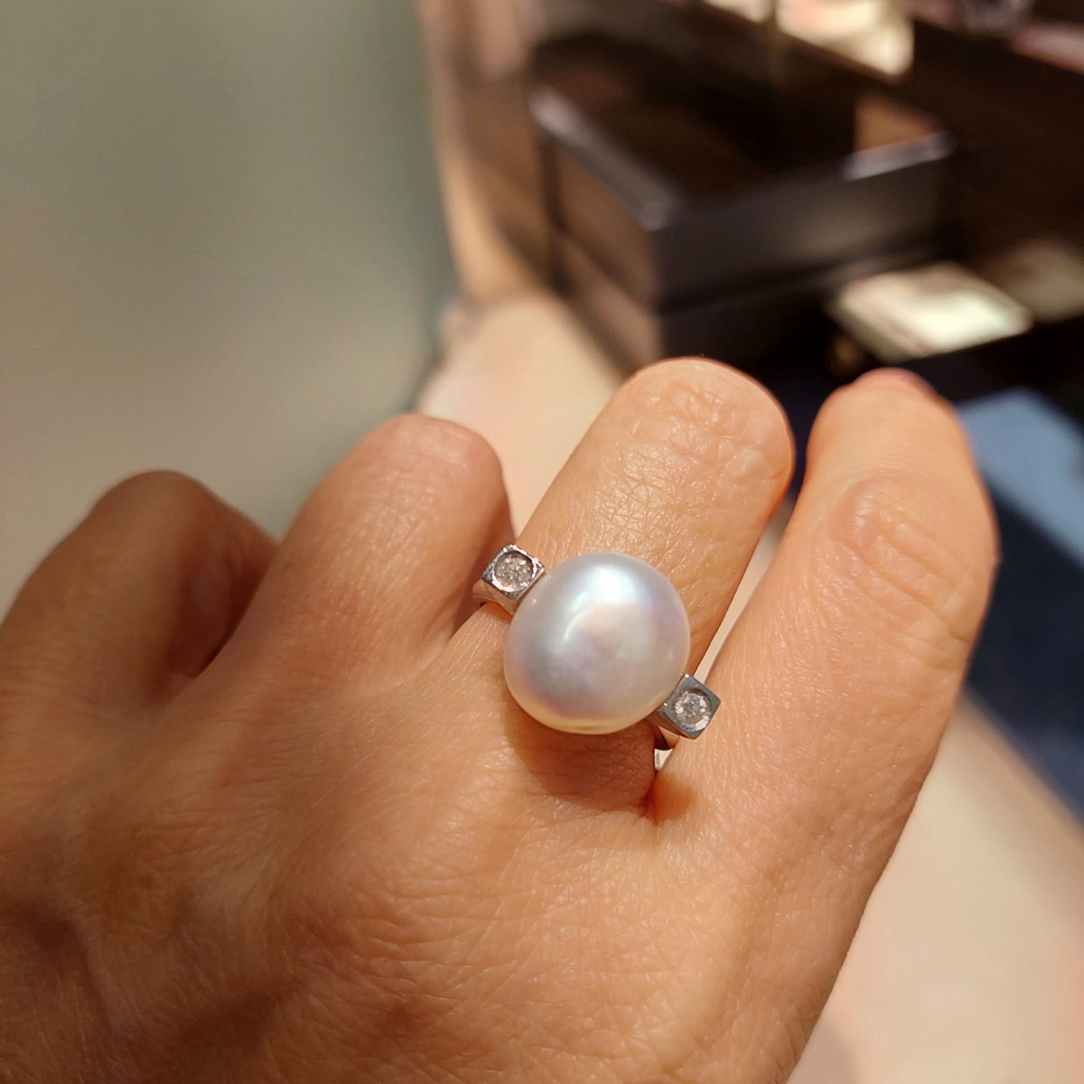 ANILLO ORO BLANCO PERLA Y DIAMANTES