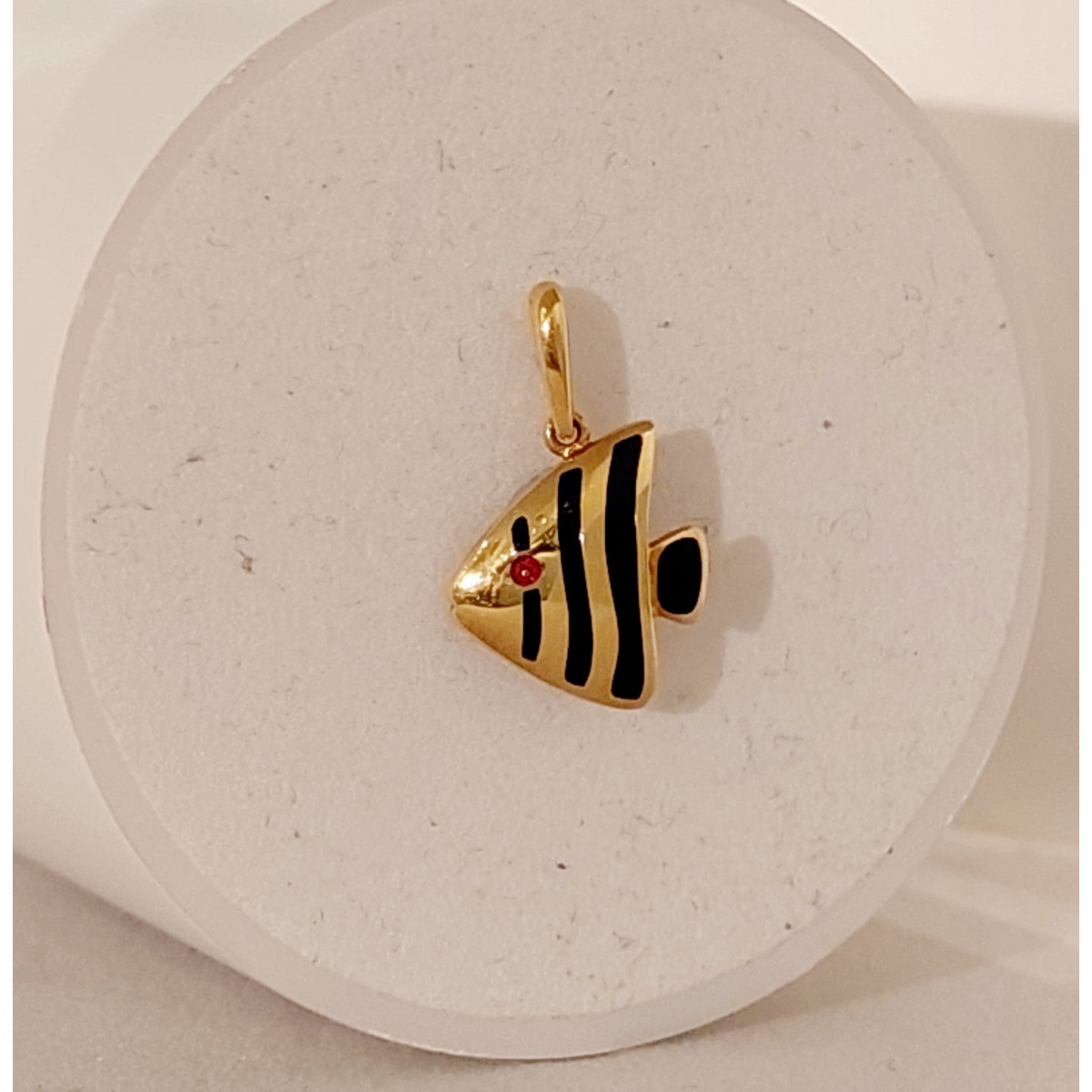 YELLOW GOLD ENAMEL PENDANT