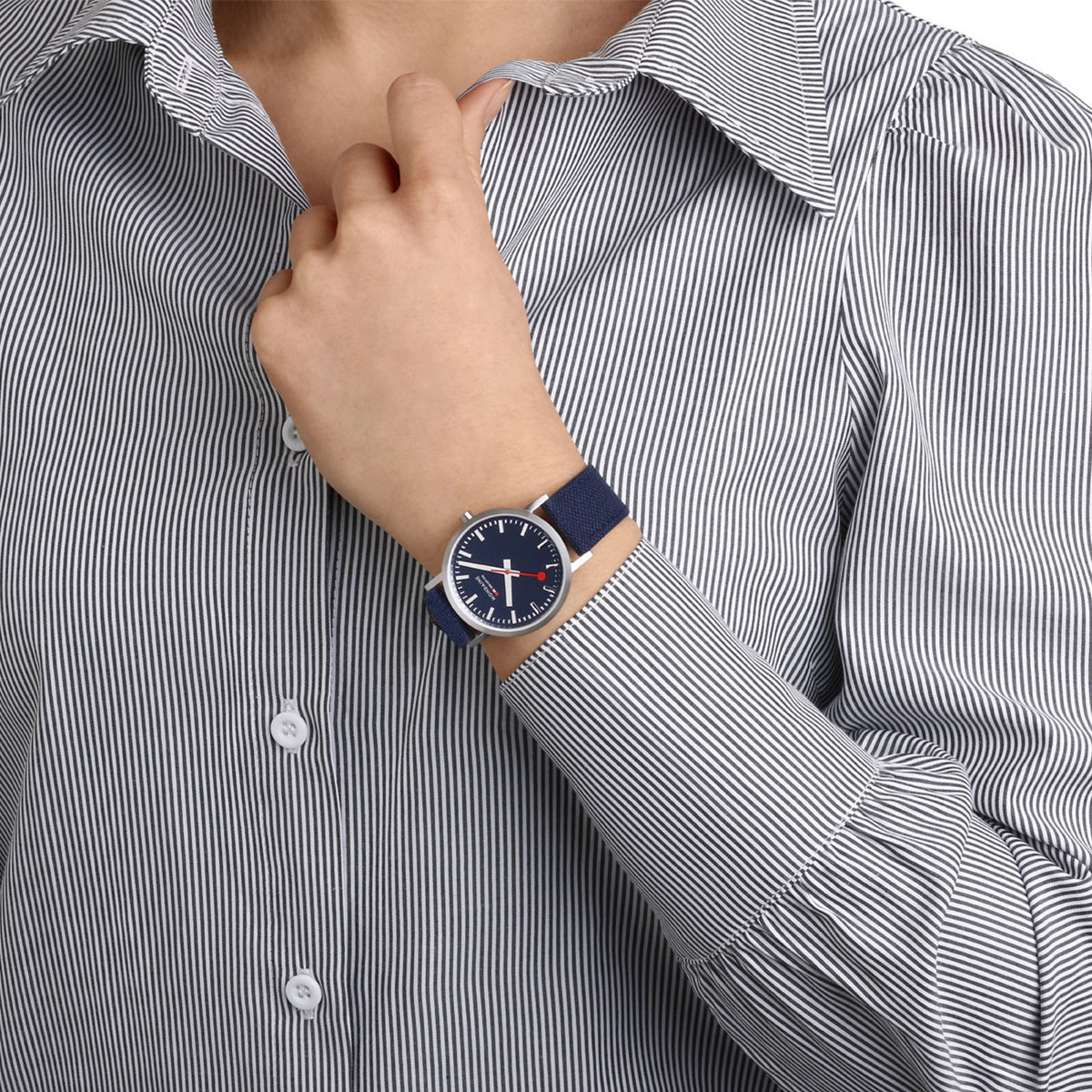 MONDAINE CLASSIC BLUE 36 MM