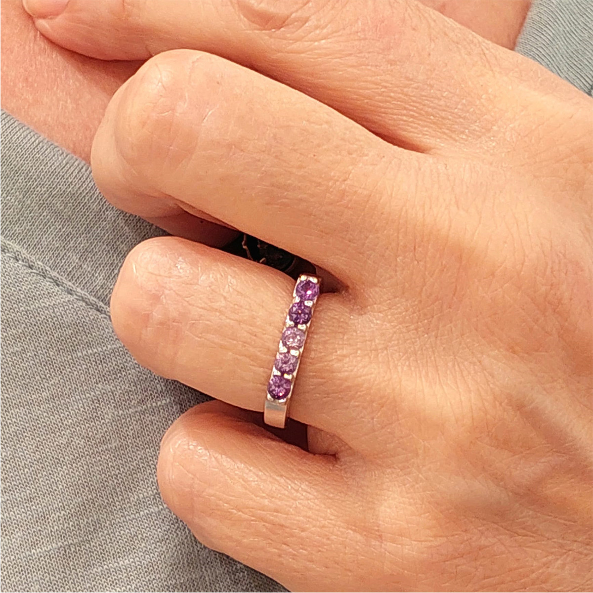 18K GOLD RING WITH 5 AMETHYST