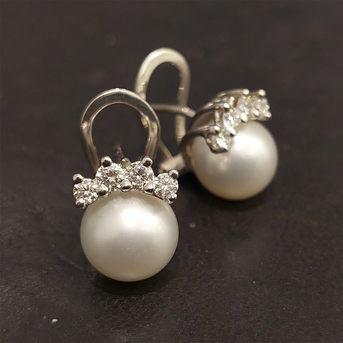 WHITE  GOLD PEARL AND DIAMON EARRING