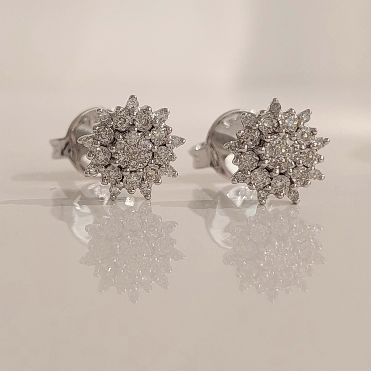 EARRINGS WITH 50 DIAMONDS