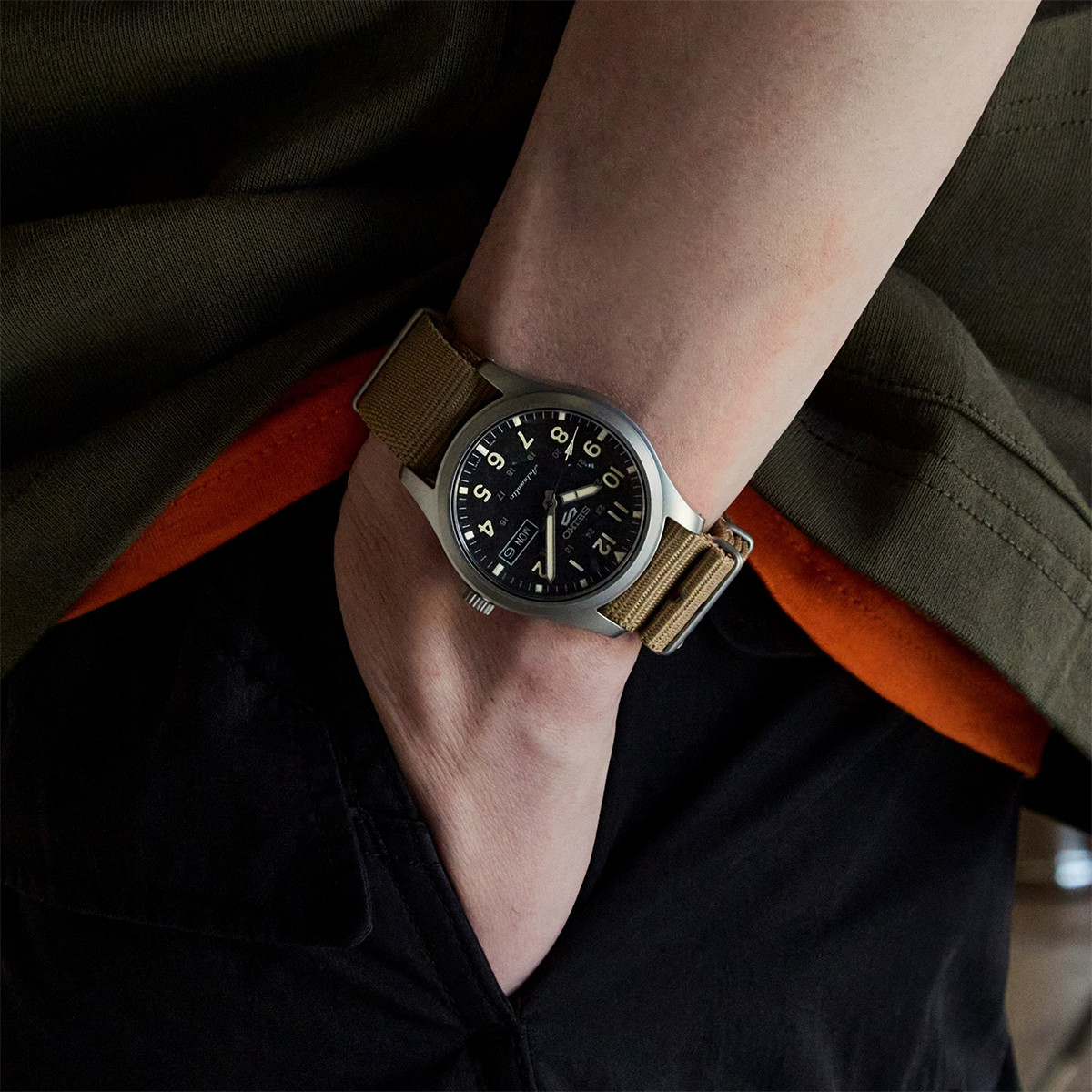 SEIKO MILITARY AUTOMÁTICO CREMA