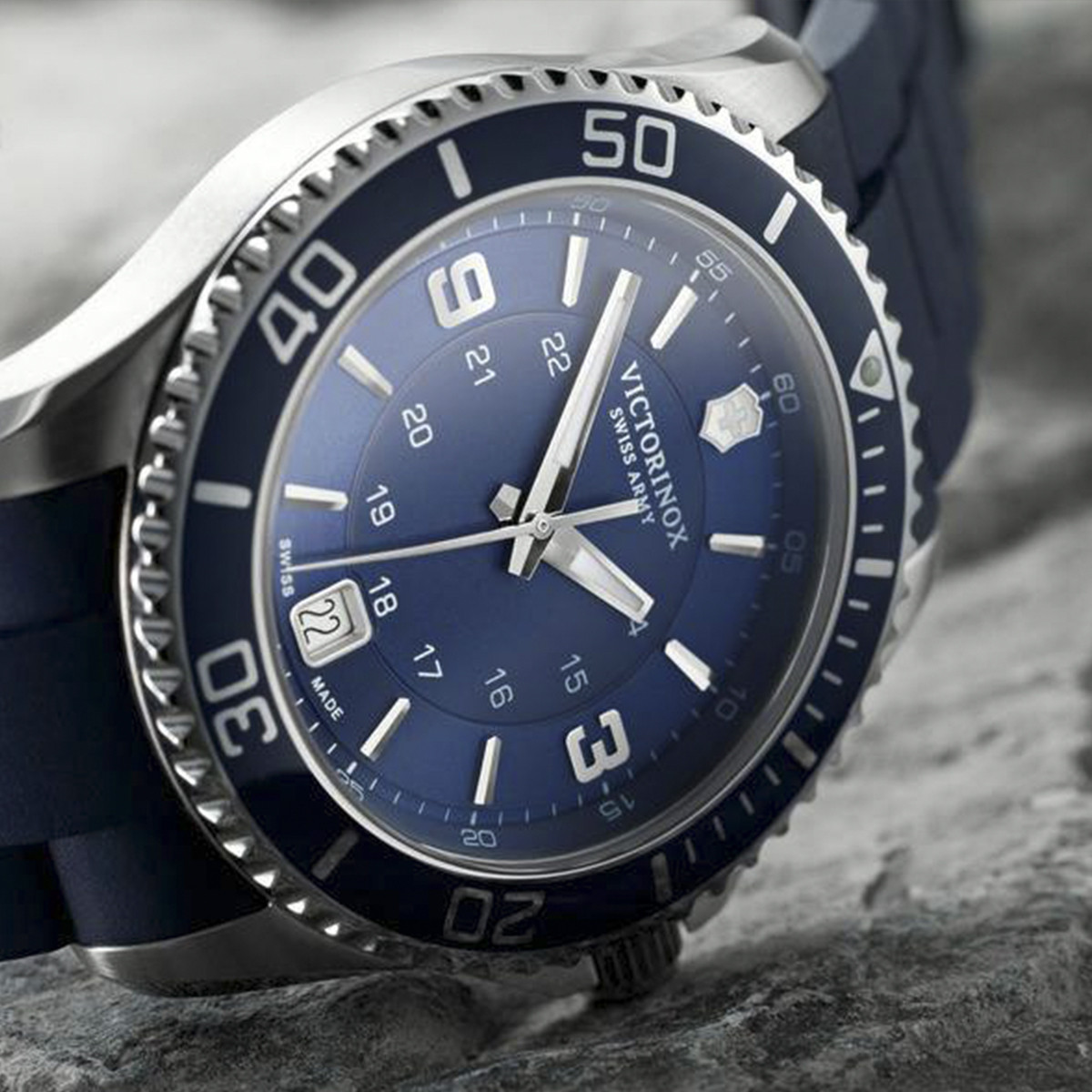 Polo Oscuro Transparentemente Reloj Victorinox Maverick GS Azul 43mm | Relojería