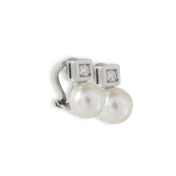 WHITE GOLD DIAMOND AND PEARL EARINGS