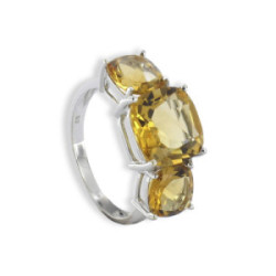 18 KTES GOLD RING WITH 3 YELLOW QUARTZS
