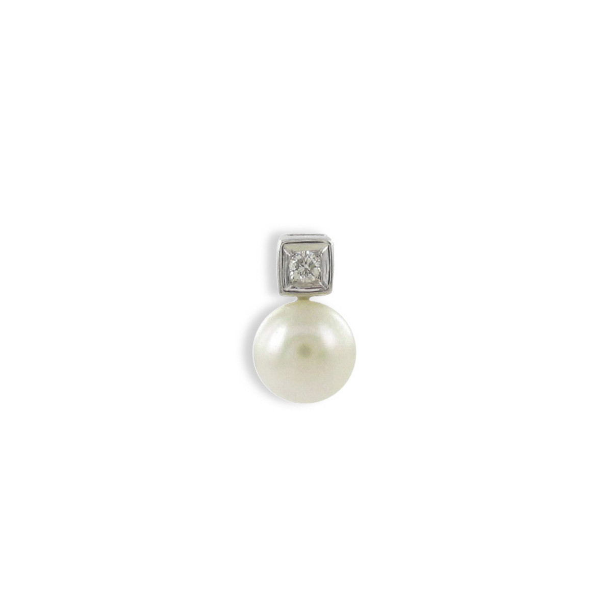 WHITE GOLD DIAMOND AND PEARL PENDANT