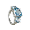 GOLD RING WITH 3 BLUE TOPAZ
