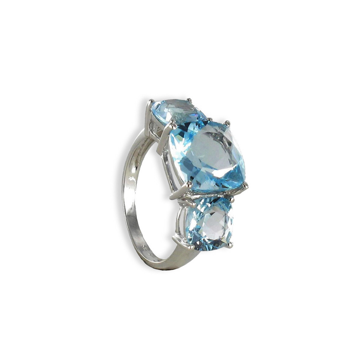 GOLD RING WITH 3 BLUE TOPAZ