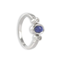 GOLD RING WITH CABOCHON SAPPHIRE