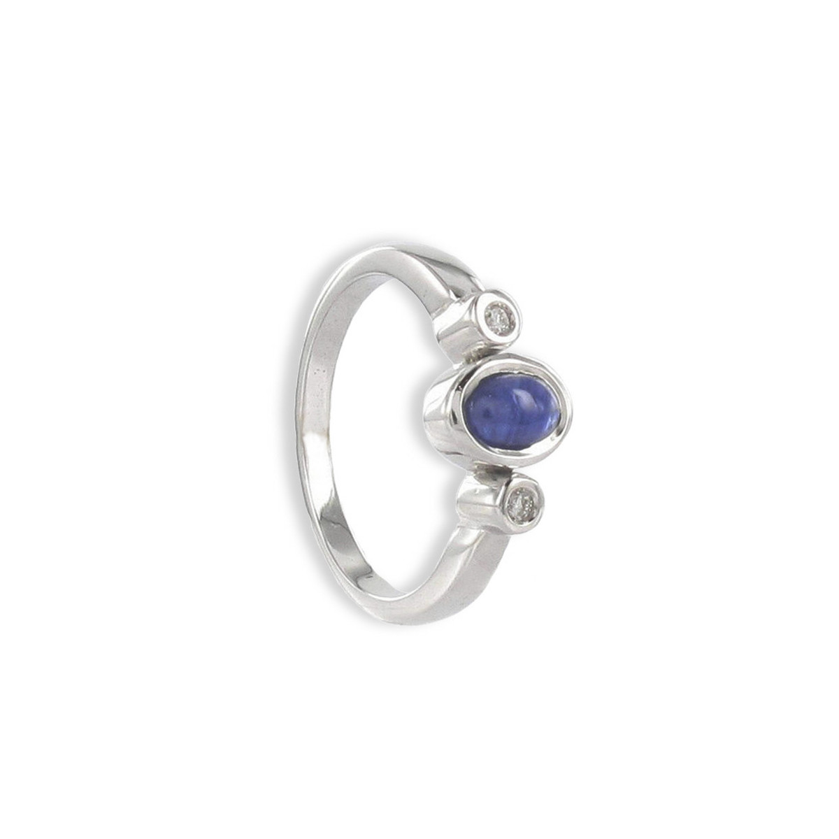 GOLD RING WITH CABOCHON SAPPHIRE