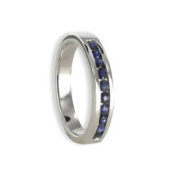 GOLD RING WITH 10 SAPPHIRES