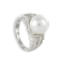RING WITH AUSTRALIAN PEARL AND DIAMONDS