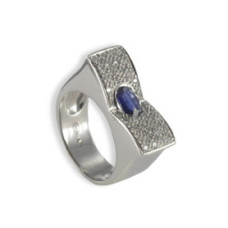 GOLD RING WITH DIAMONDS AND SAPPHIRE