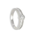 SOLITARIO ORO BLANCO 18K CON DIAMANTE CENTRAL Y LATERALES 0,38 CT