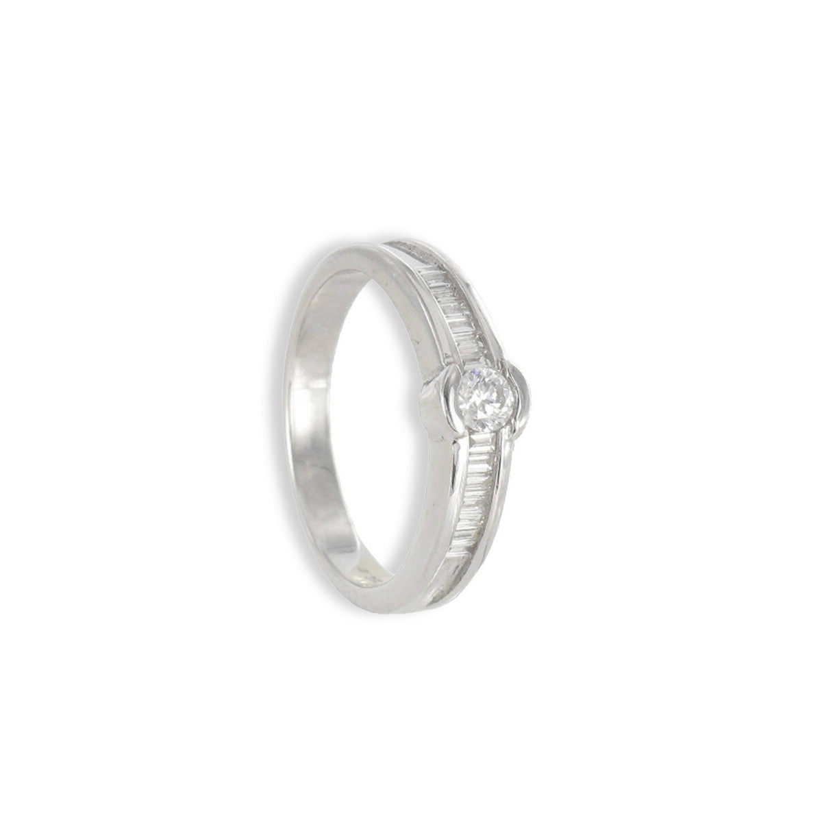SOLITARIO ORO BLANCO 18K CON DIAMANTE CENTRAL Y LATERALES 0,38 CT