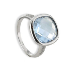 GOLD RING WITH FACETATED BLUE TOPAZ