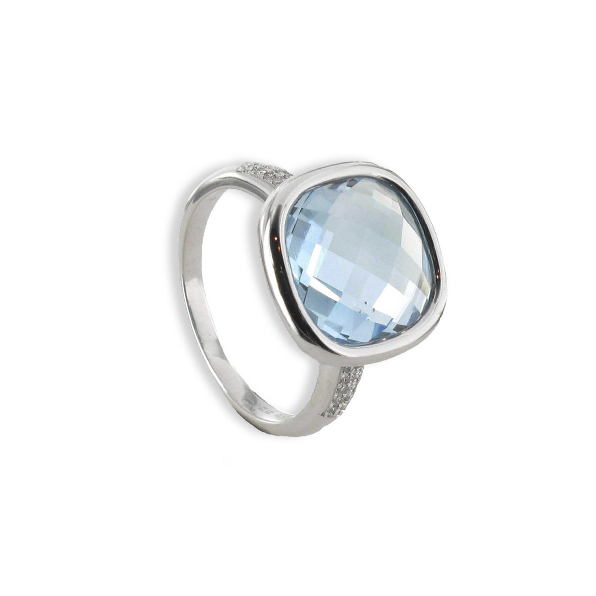 GOLD RING WITH FACETATED BLUE TOPAZ