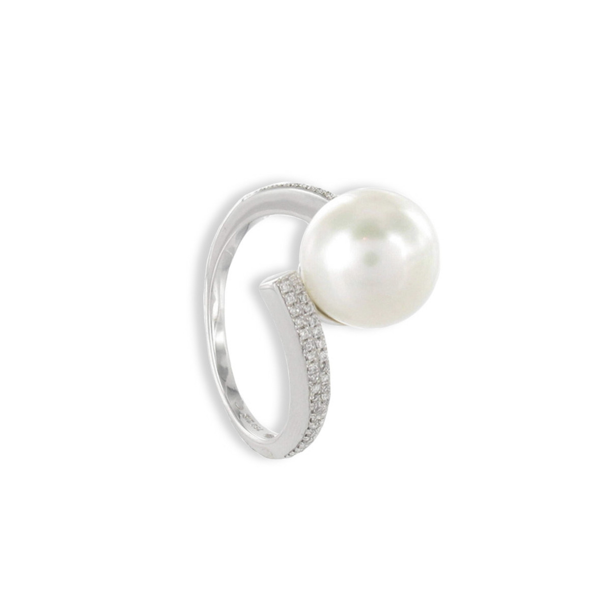 RING WITH 10 MM CULTIVATED PEARL AND DIAMONDS