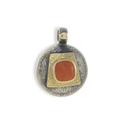 DESIGN PENDANT WITH CORAL