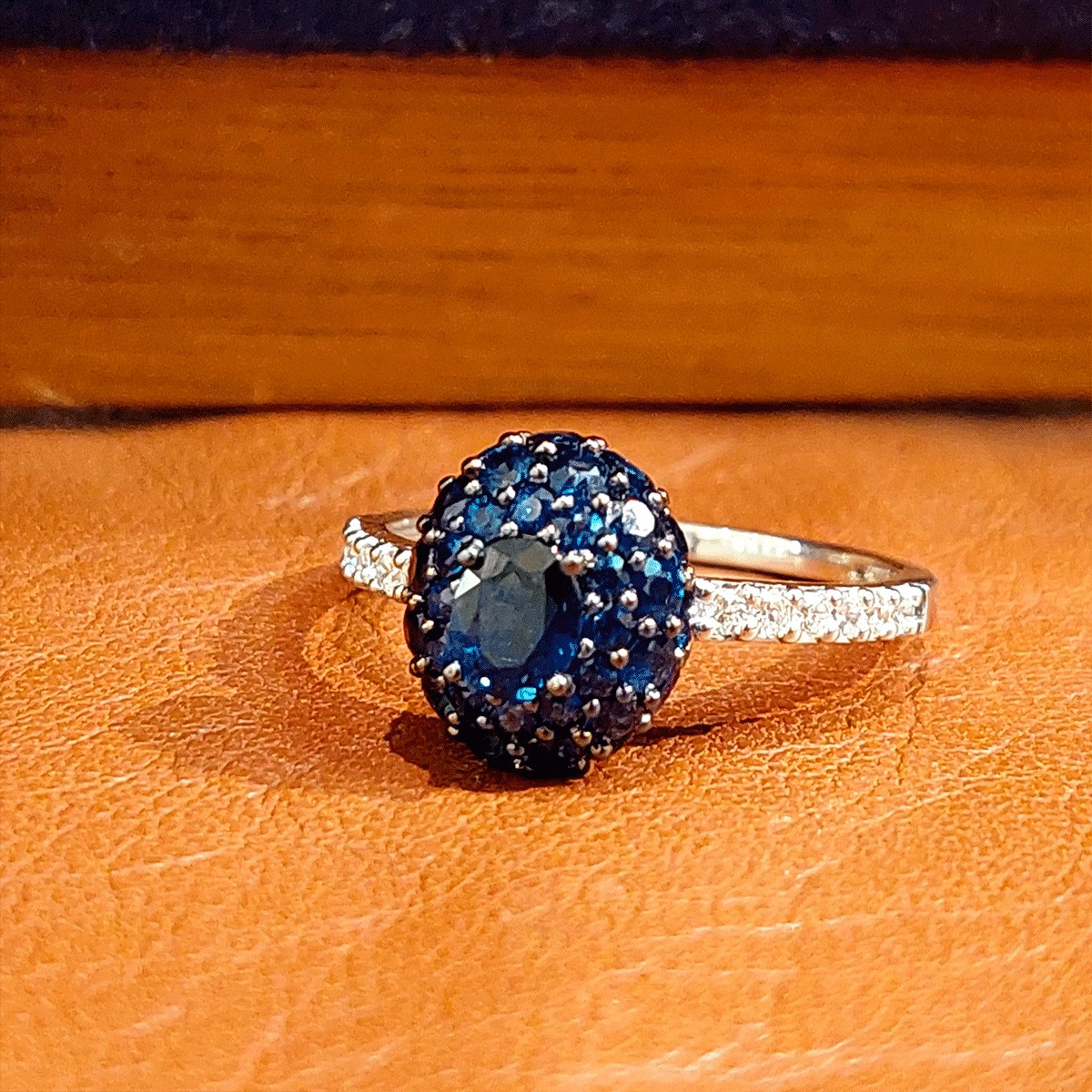 RING WITH SAPPHIRES 1.81 CARATS