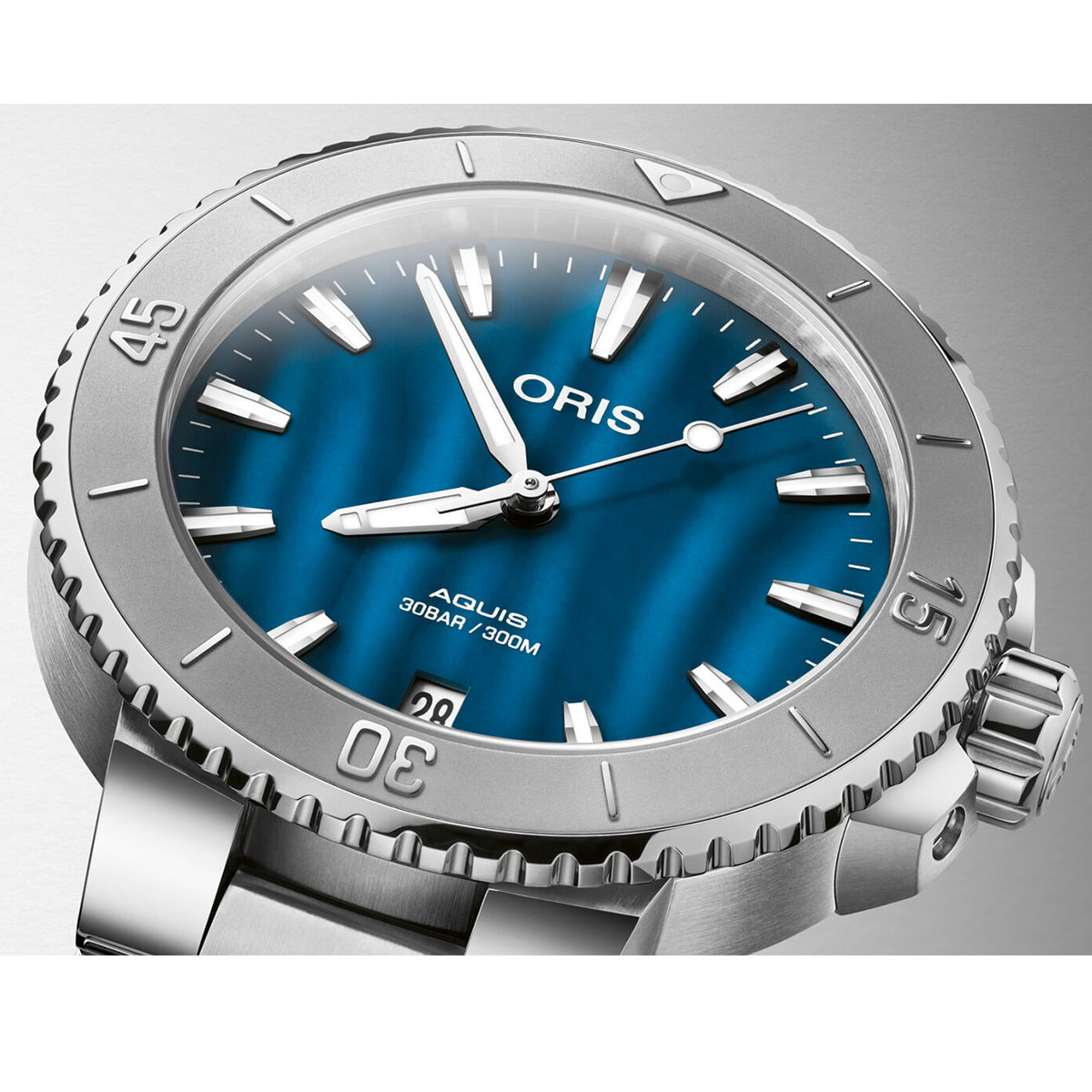 ORIS AQUIS DATE BLUE NACRE