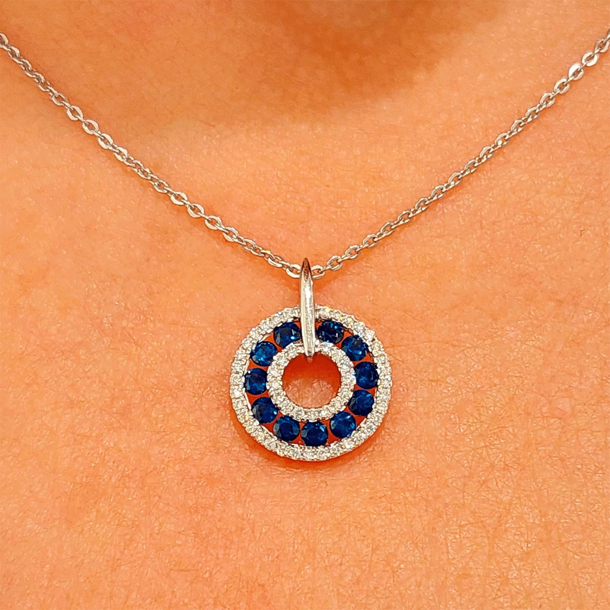 PENJOLL RODÓ AMB 11 SAFIRS I DIAMANTS