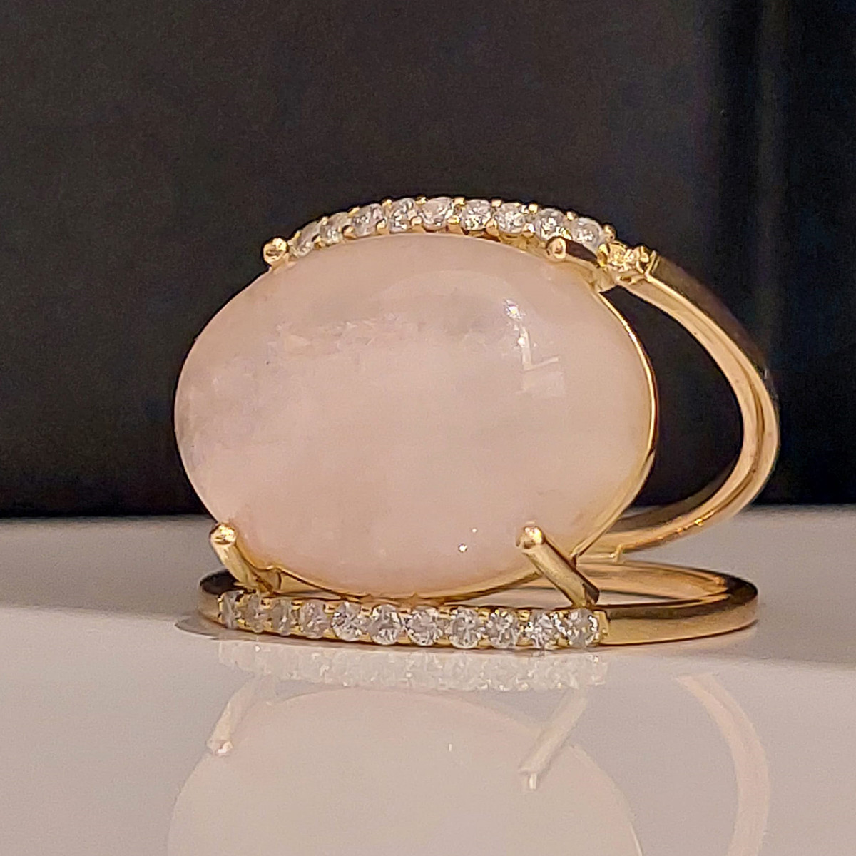 RING YELLOW GOLD AND ROSE QUARTZ OVAL