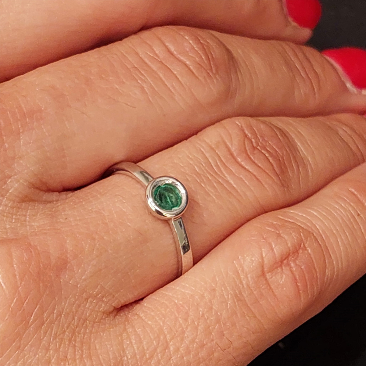 GOLD RING WITH SMALL EMERALD