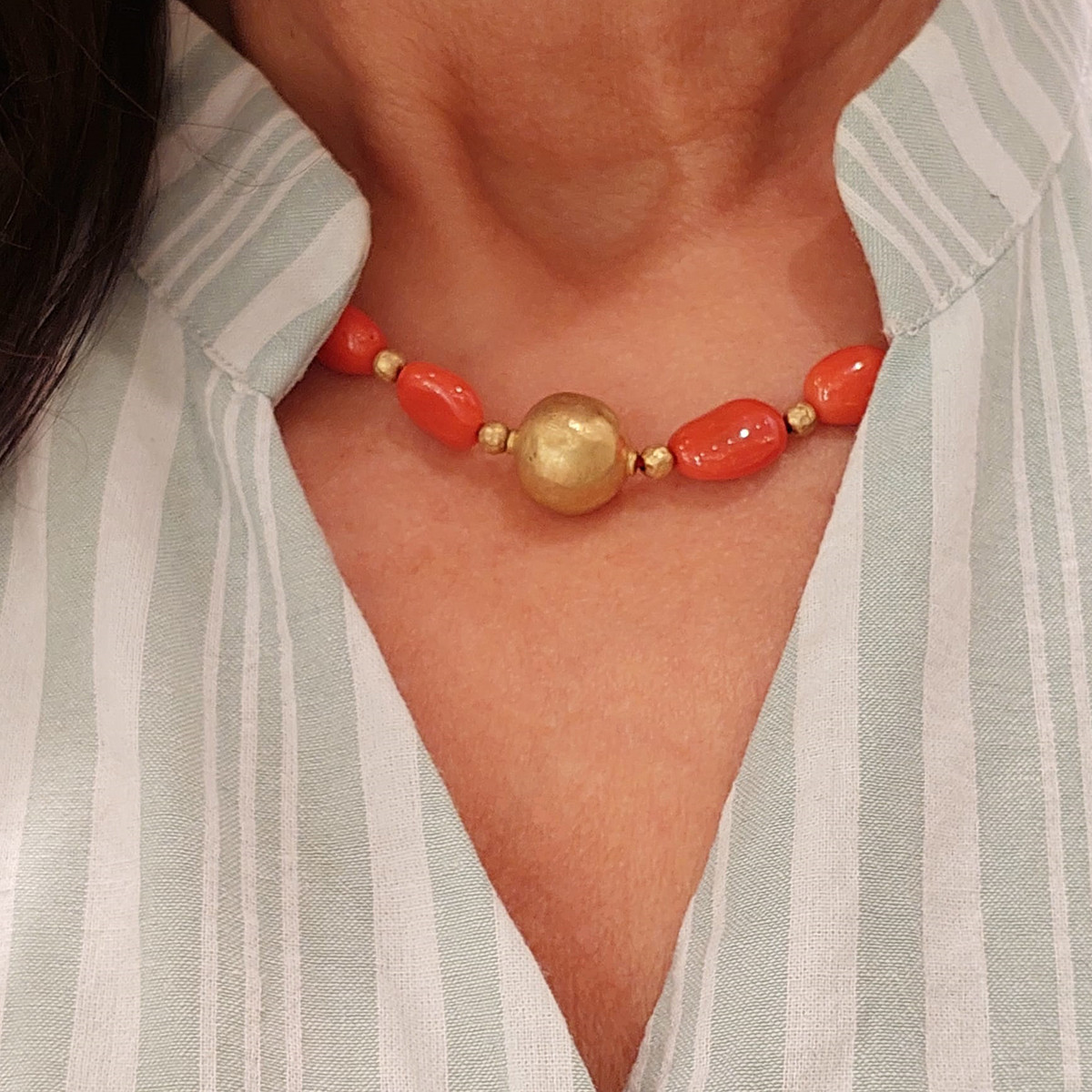 COLLAR ORO Y CORAL