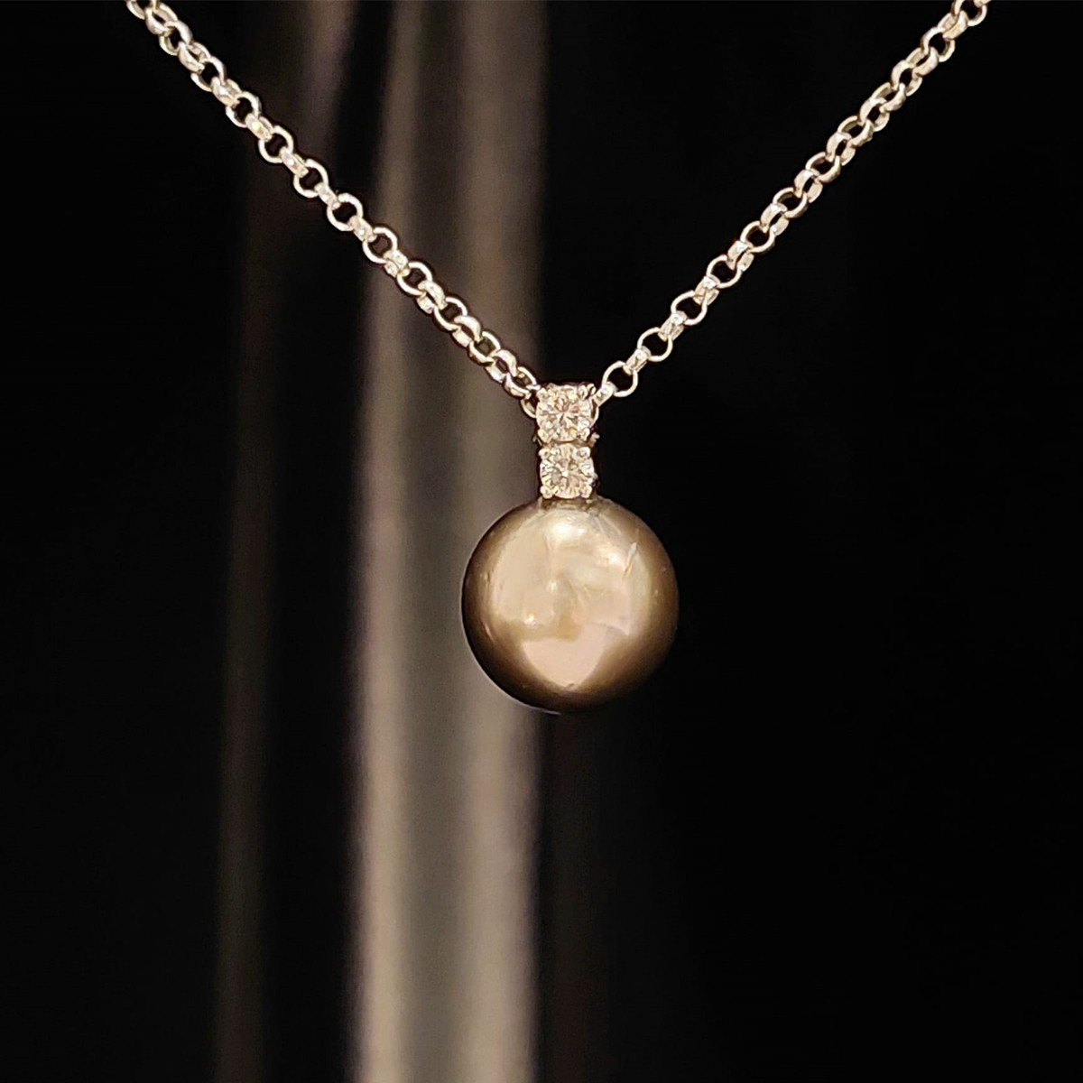 GOLD PEARL AND DIAMOND NECKLACE