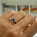 GOLD RING WITH CABOCHON SAPPHIRE