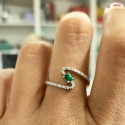 GOLD EMERALD AND 18 DIAMONDS RING