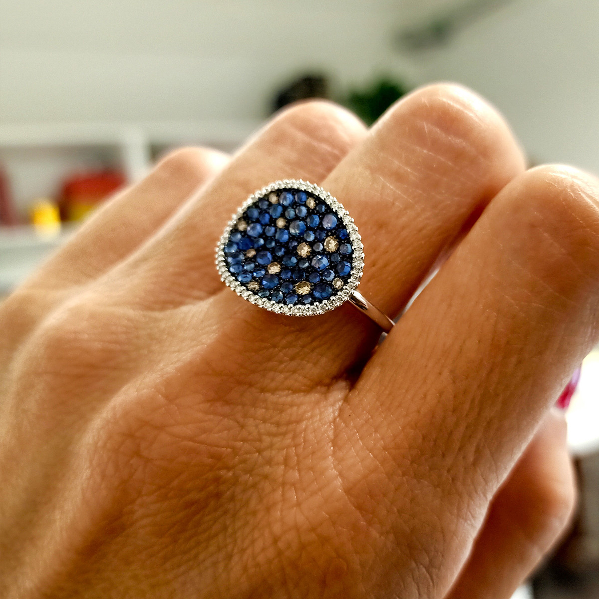 GOLD RING SAPPHIRES 1,26 KTES AND DIAMONDS