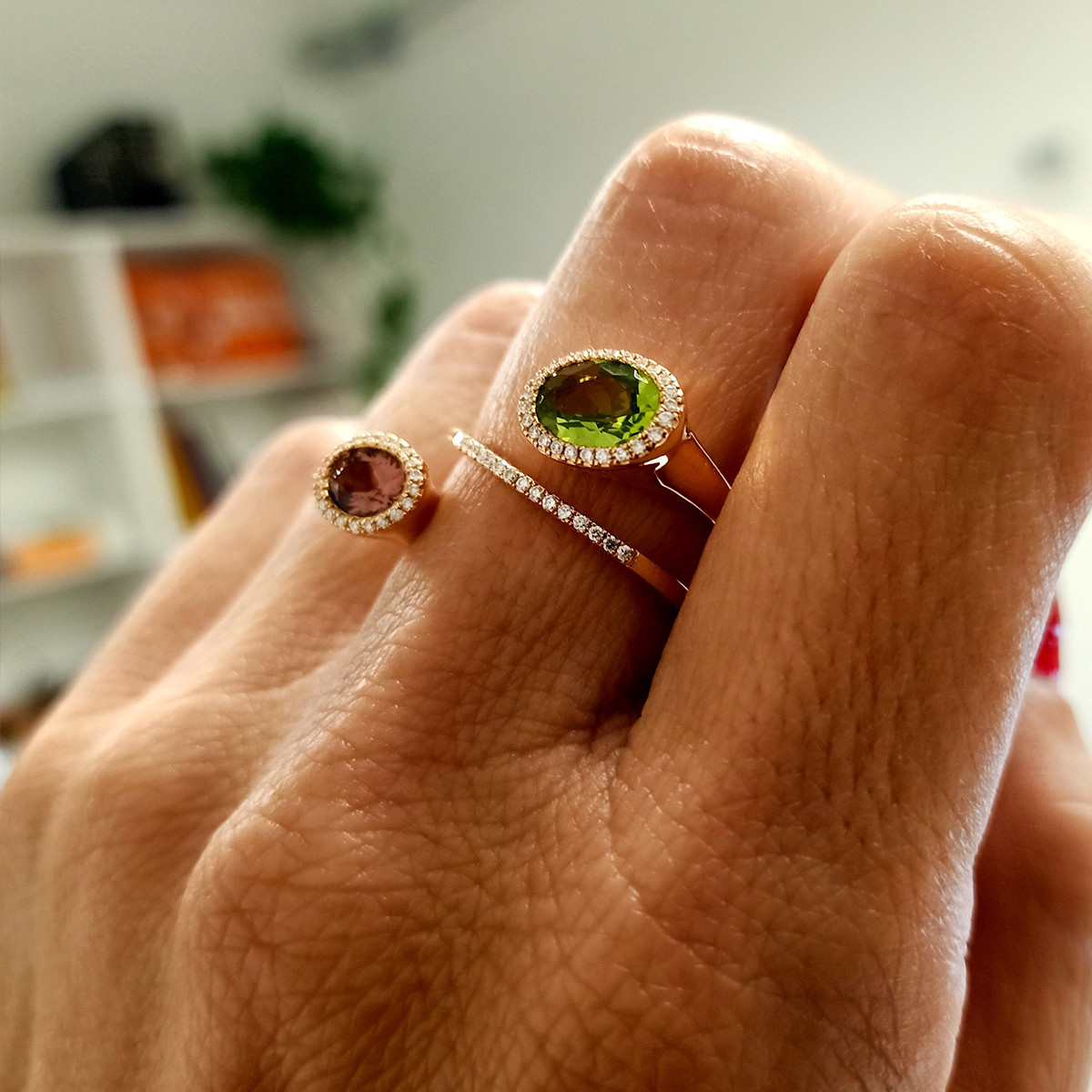 ANILLO DE DISEÑO CON PERIDOTO Y TURMALINA