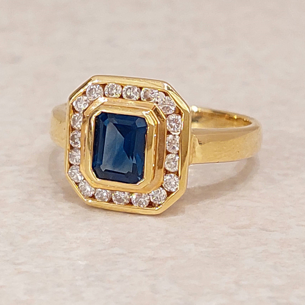 YELLOW GOLD RING WITH SAPPHIRE 1,59 KTES