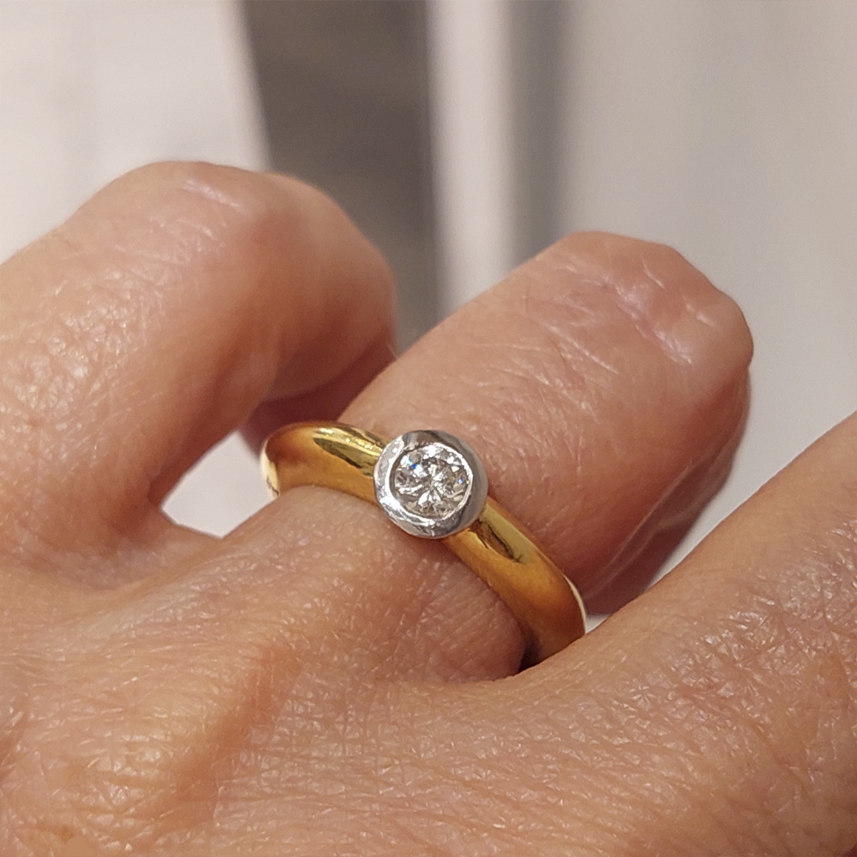 GOLD DIAMOND RING