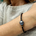 PULSERA CUERO CON PERLA GRIS TAHITÍ