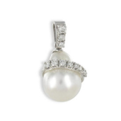 BAROQUE PEARL AND DIAMONDS PENDANT