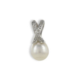 AUSTRALIAN PEARL PENDANT WITH DIAMONDS