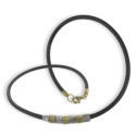 COLLAR CUERO CON CUBOS ORO