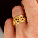 ANILLO ANCHO CALADO CON DIAMANTES